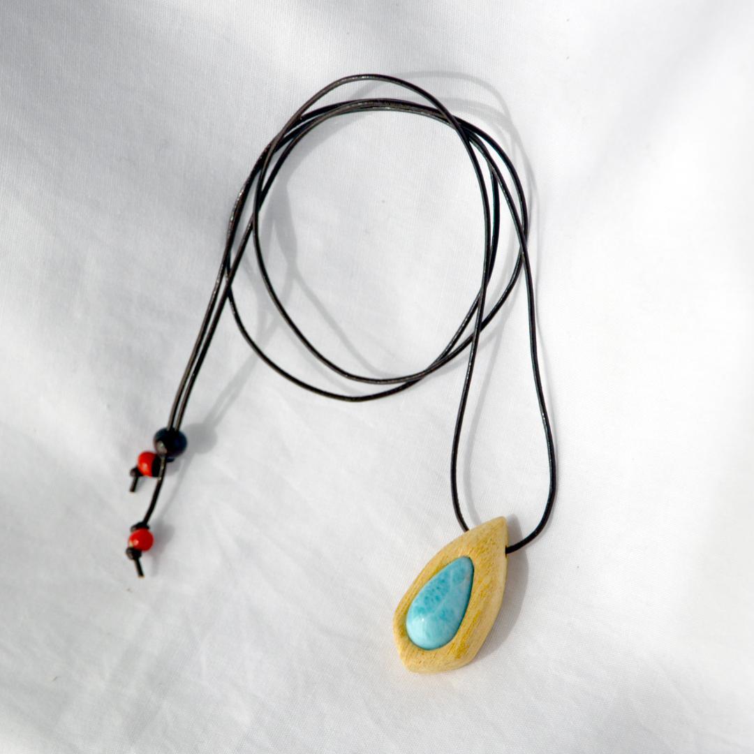 聖なる木”パロサント ネックレス ＊＊ ラリマー・ワイルーロの実