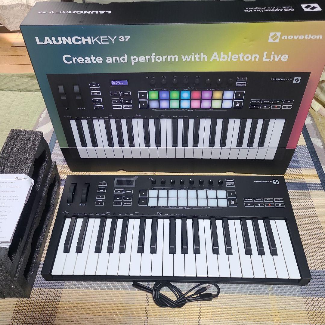 Novation Launchkey 37 MK3 MIDIキーボード Novation Launchkey 37 [MK3] Keyboard Controller | Guitar Center