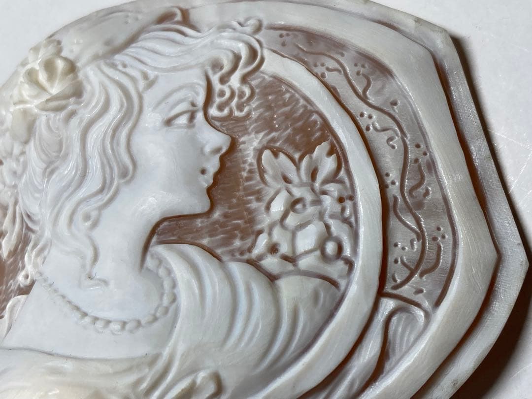 シェルカメオルース　作家エヴィン