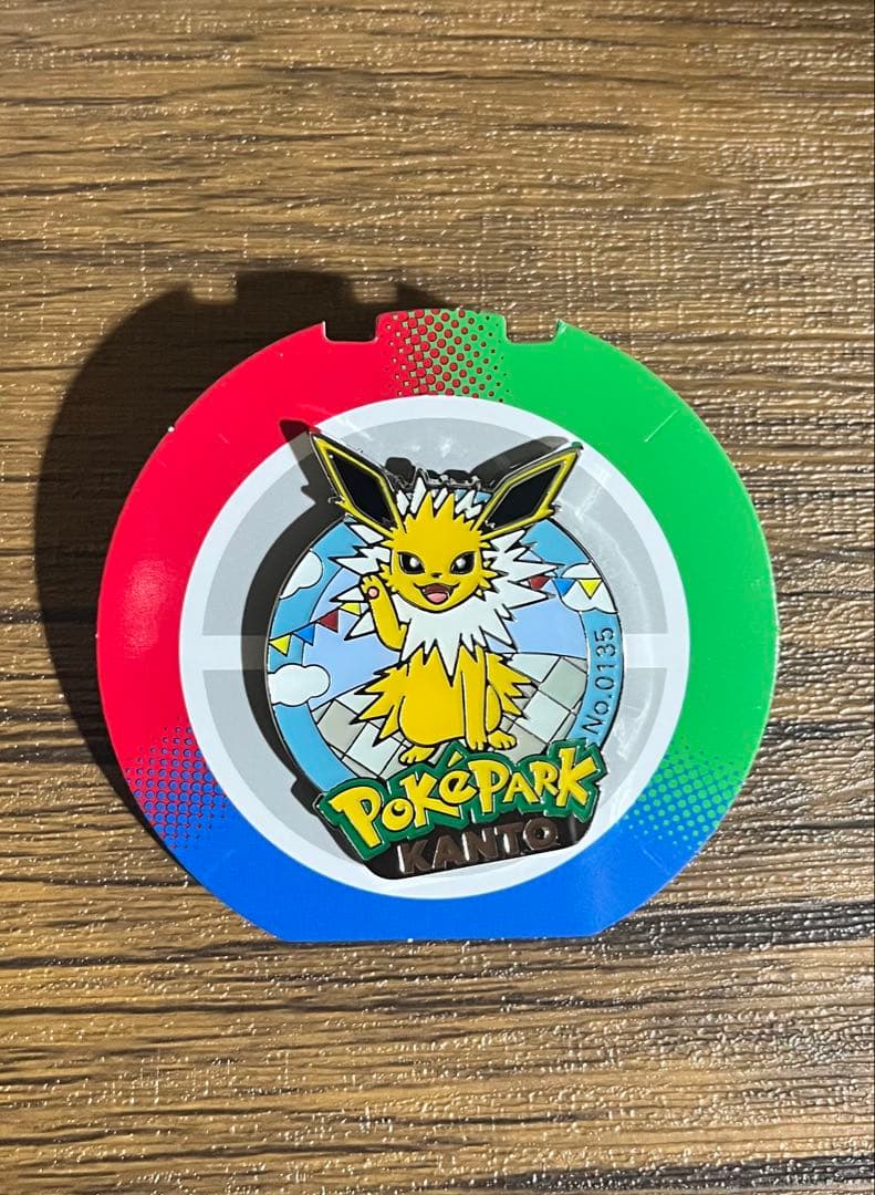 ポケパークカントー サンダースピンバッジ No.0135 - メルカリ