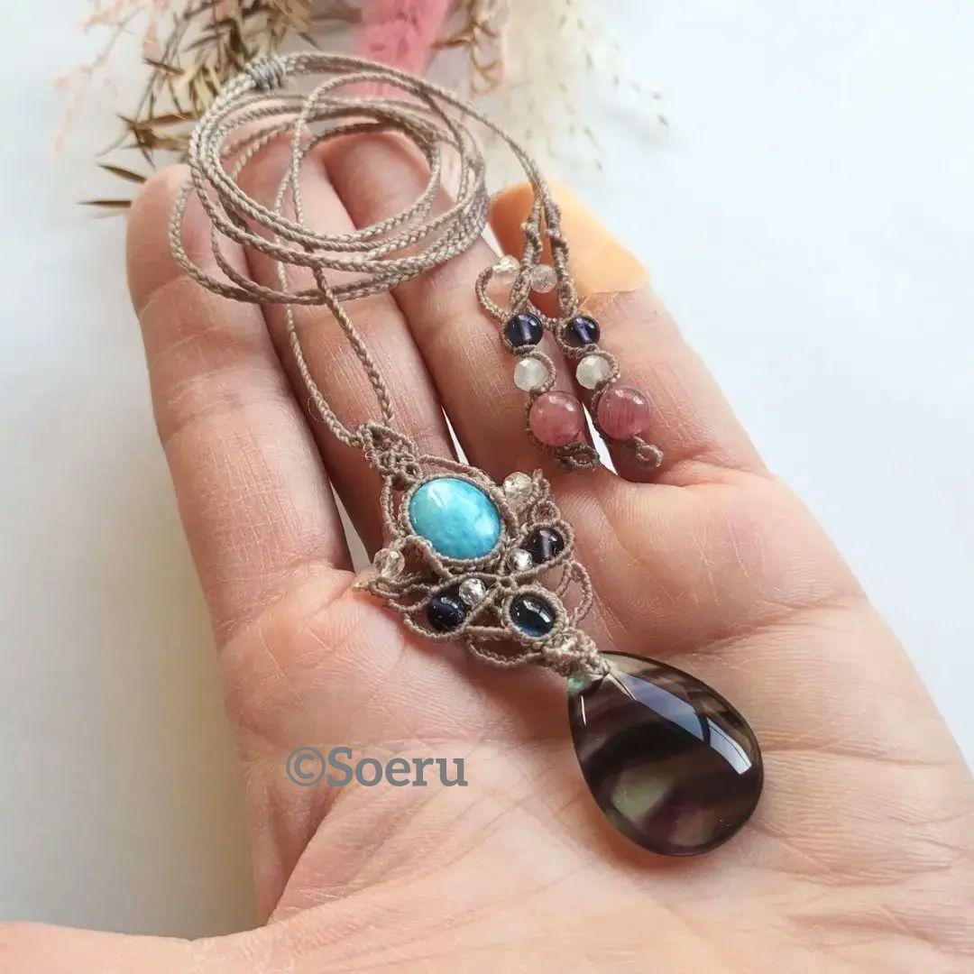 ファントムフローライト＆ラリマーのマクラメ編みネックレス　ペンダント　天然石