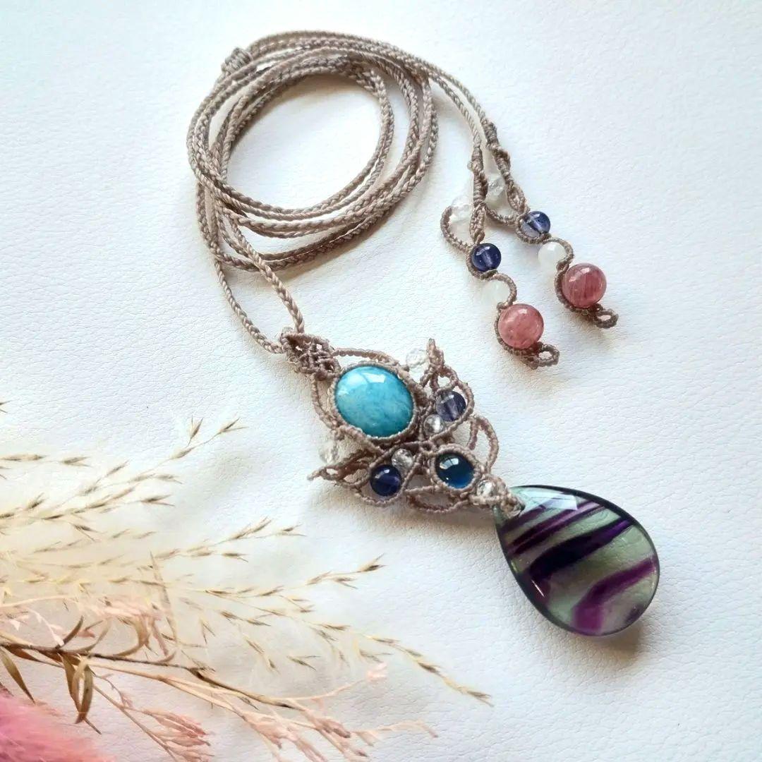 ファントムフローライト＆ラリマーのマクラメ編みネックレス　ペンダント　天然石
