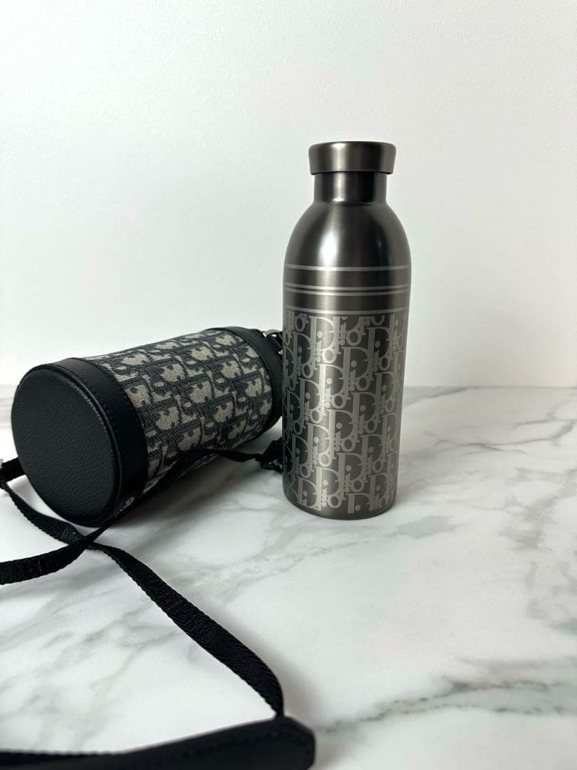 Dior オブリーク柄 ストラップボトル タンブラー ボトル - メルカリ