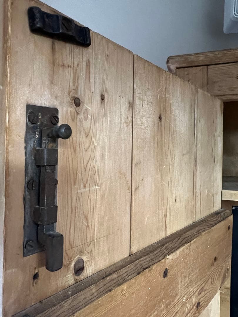 最終ギリギリ値下げ ベルギー製？ 高級感 ヴィンテージの木製収納