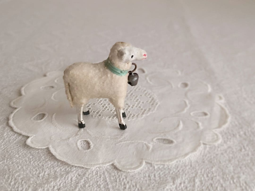 * antique sheep ✵ * 水色リボンと鈴をつけた小さな 羊さん