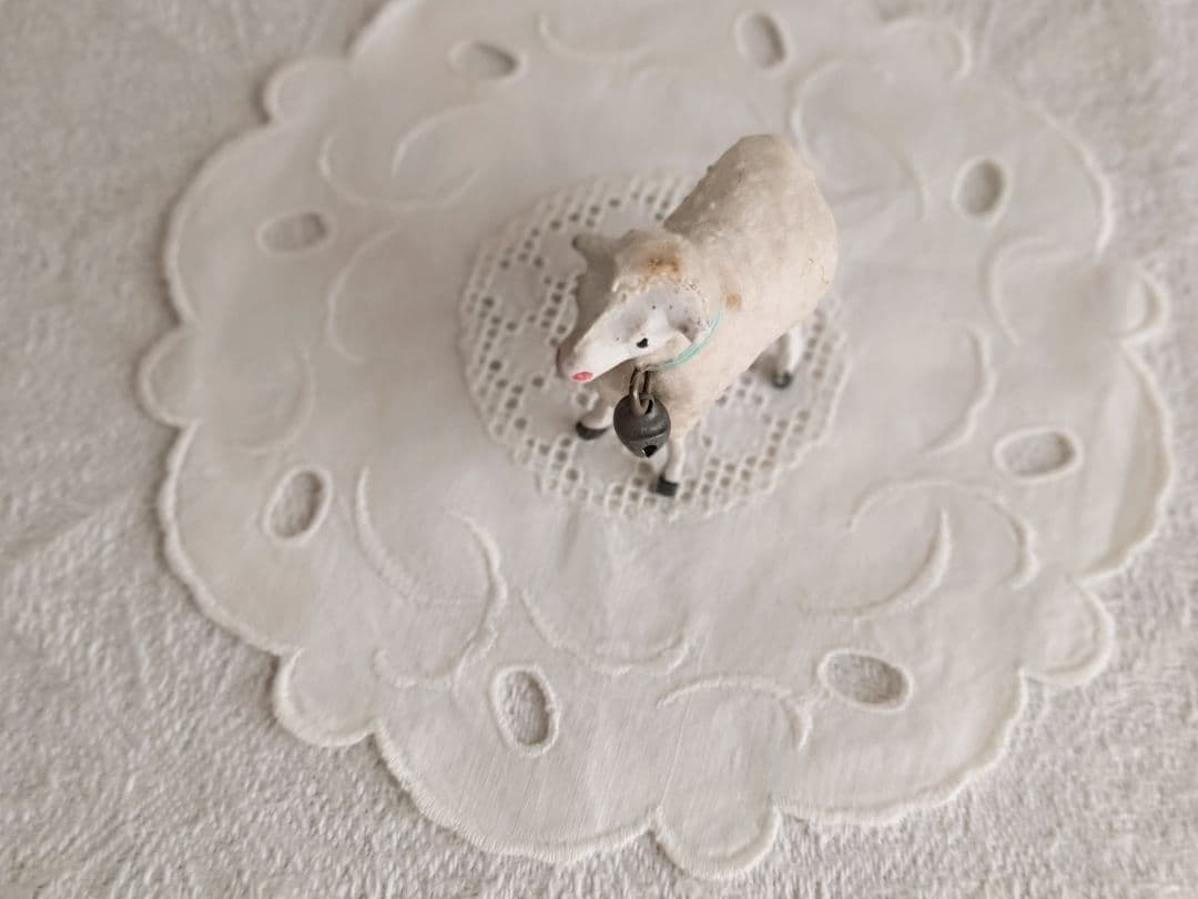 * antique sheep ✵ * 水色リボンと鈴をつけた小さな 羊さん