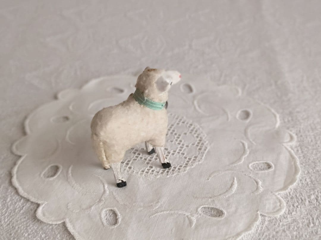 * antique sheep ✵ * 水色リボンと鈴をつけた小さな 羊さん
