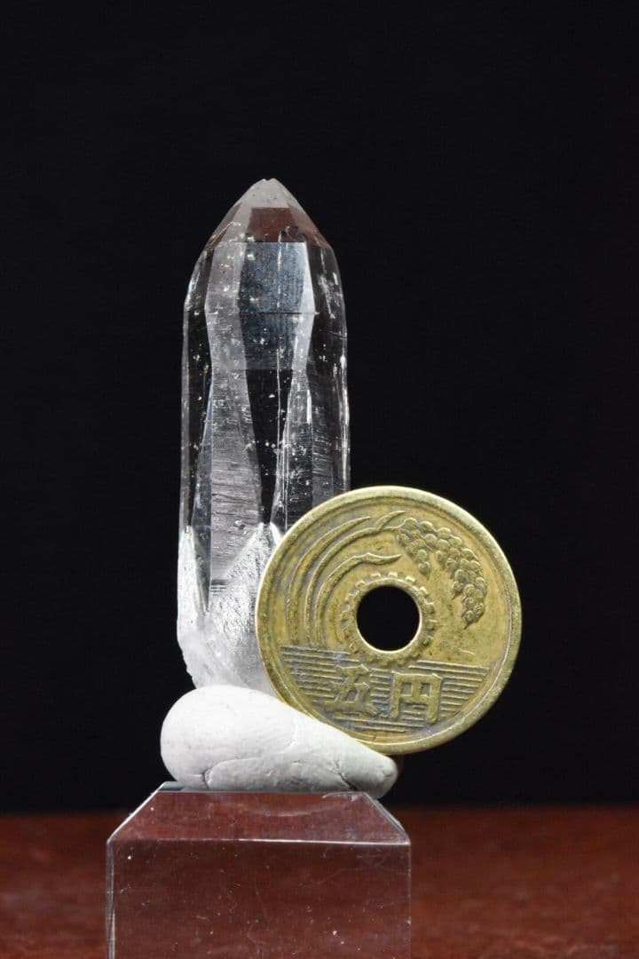 ガネーシュヒマール ラパ産 放射状の結晶が見られるクリアポイント