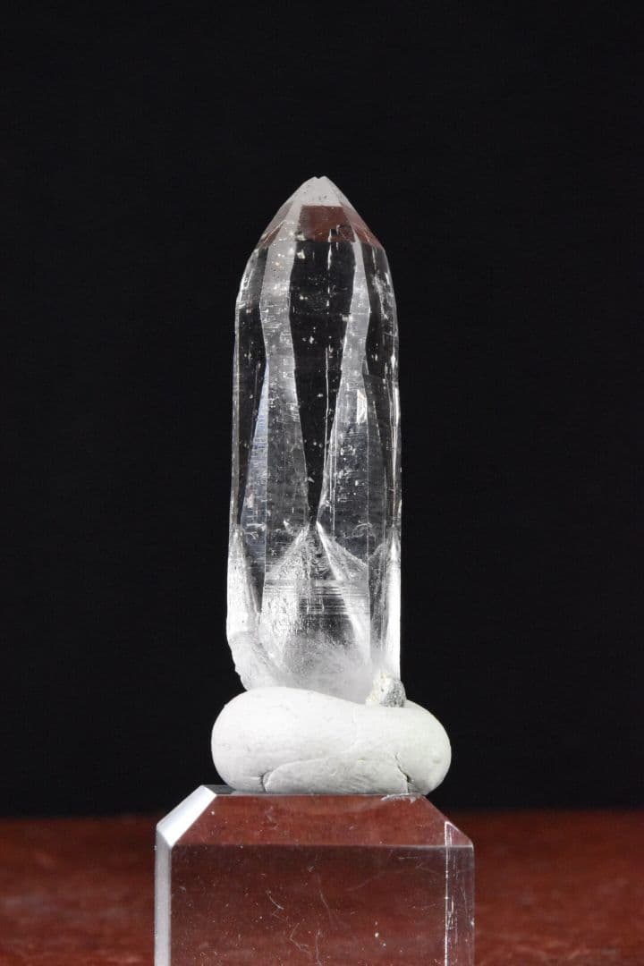 ガネーシュヒマール ラパ産 放射状の結晶が見られるクリアポイント