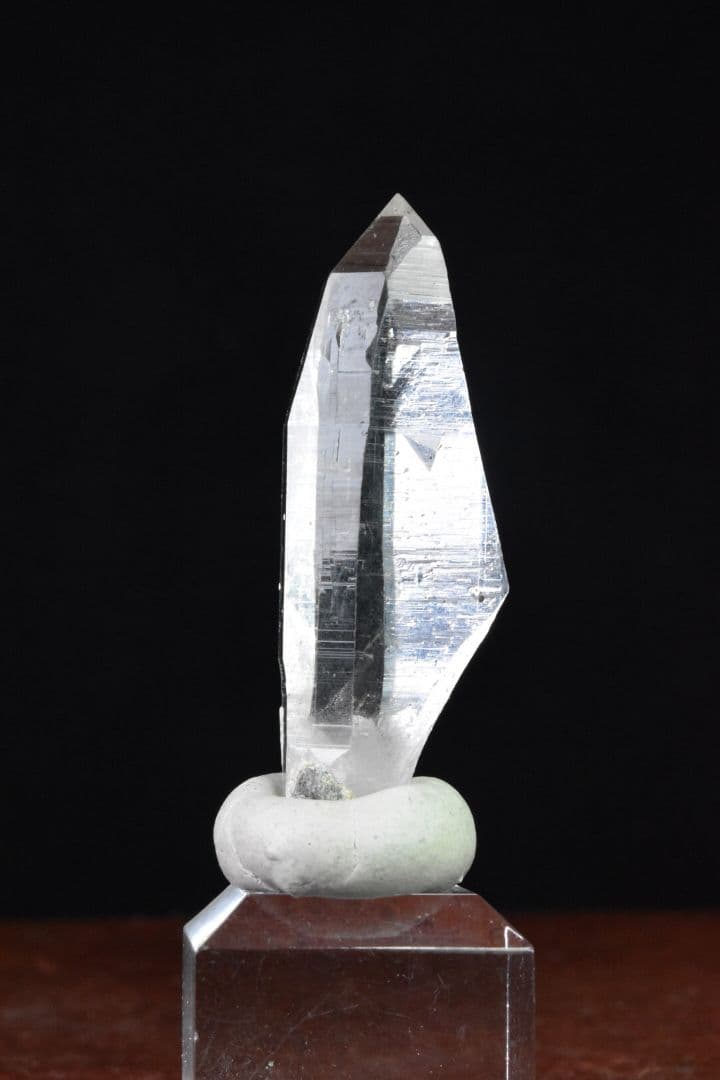 ガネーシュヒマール ラパ産 放射状の結晶が見られるクリアポイント