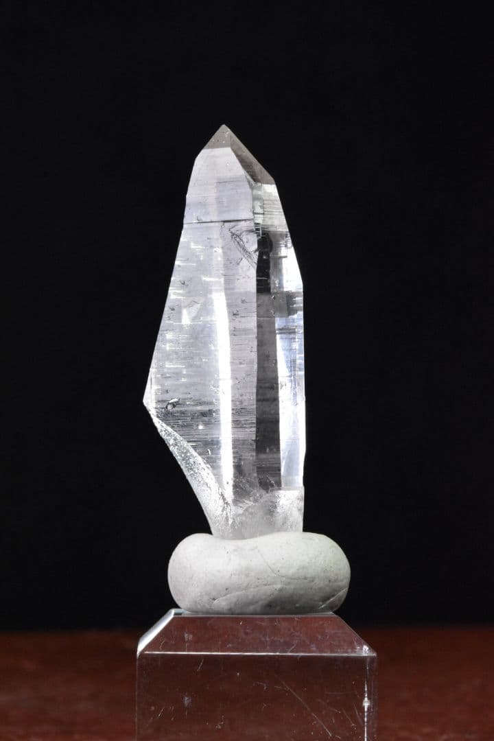 ガネーシュヒマール ラパ産 放射状の結晶が見られるクリアポイント