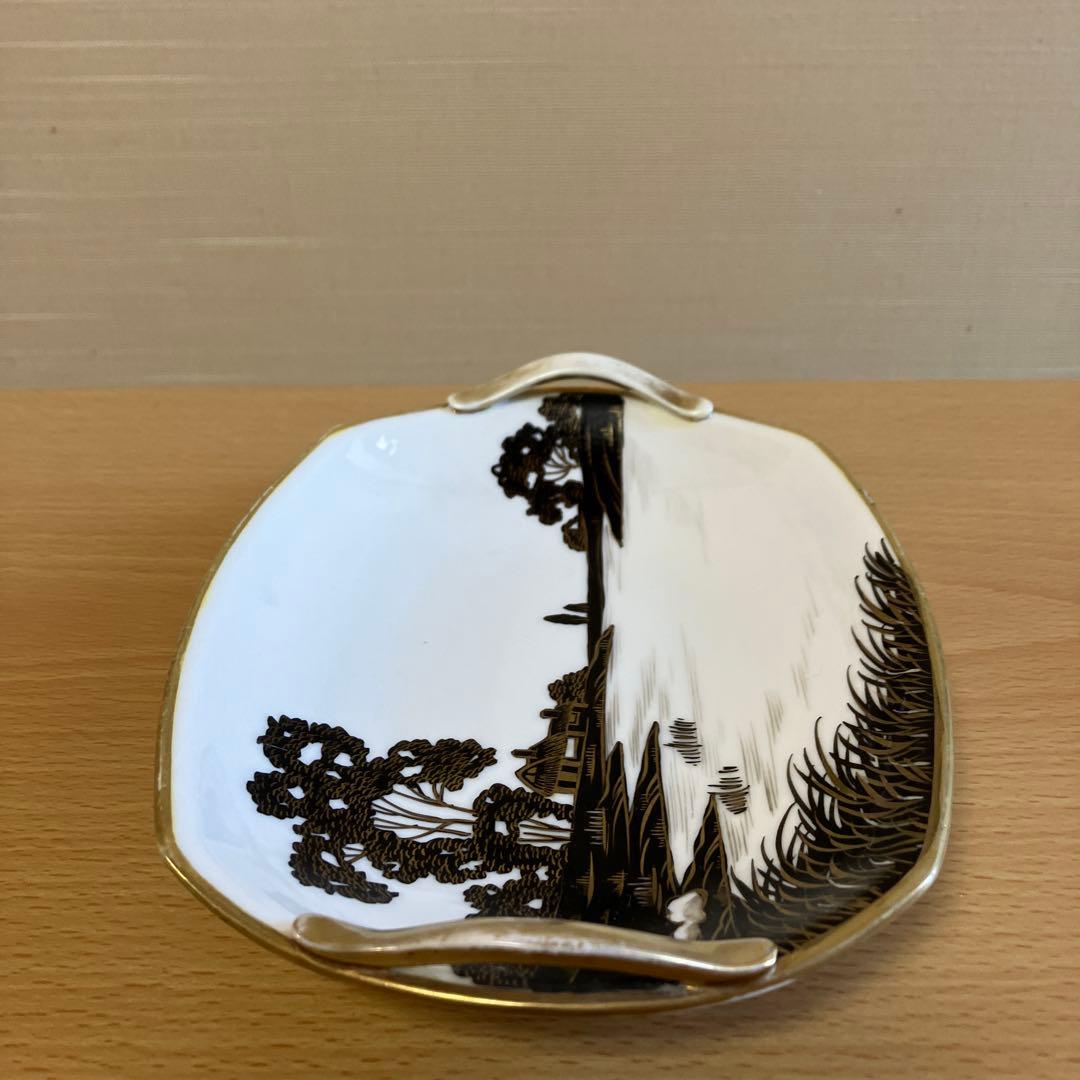 7. オールドノリタケ メープルリーフ印 モノトーンに金彩アクセントの