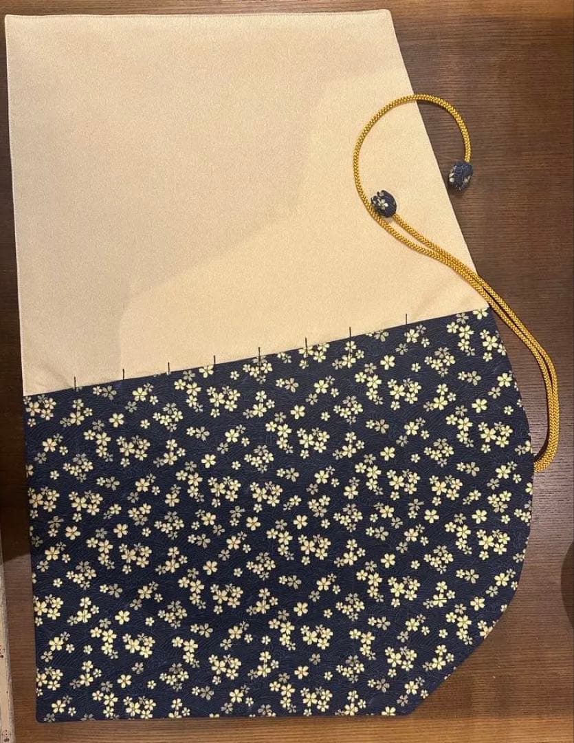 ✴︎ 専用品です　✴︎巻き篠笛袋8本入れ2点（金紺桜、金青海波に鶴）247