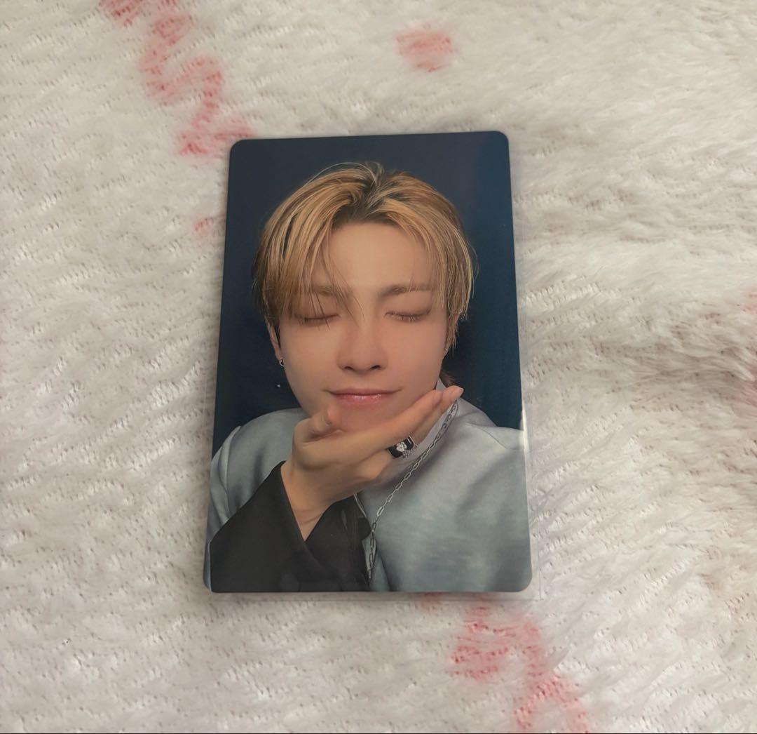 ATEEZ ホンジュン トレカ ユニバ特典 - メルカリ