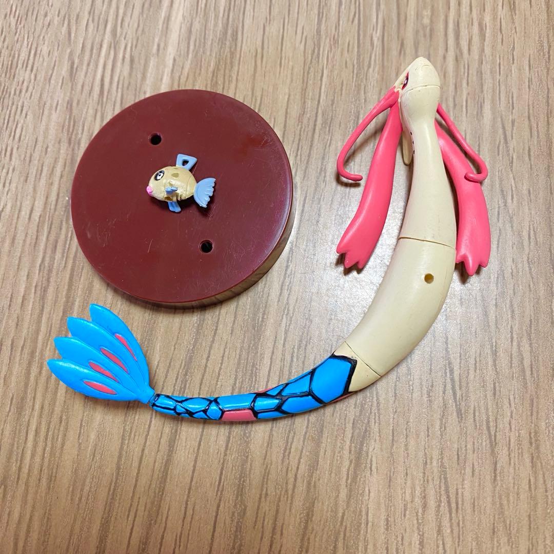 立体ポケモン図鑑 遊泳 ミロカロス ヒンバス 希少 フィギュア 1/40