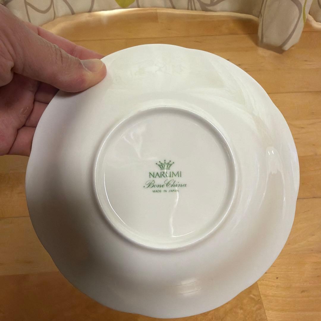 【NARUMI】カップ6個と皿5枚の食器セット