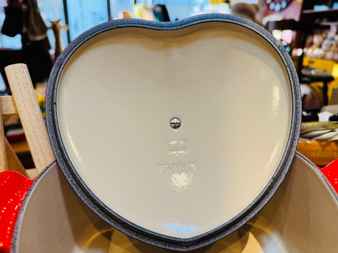 A8002【ルクルーゼ】ココット ダムール 両手鍋 20cm チェリーレッド