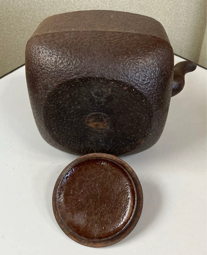 南部鉄器　四角型鉄瓶　小槌型の蓋　南部盛岡三厳堂