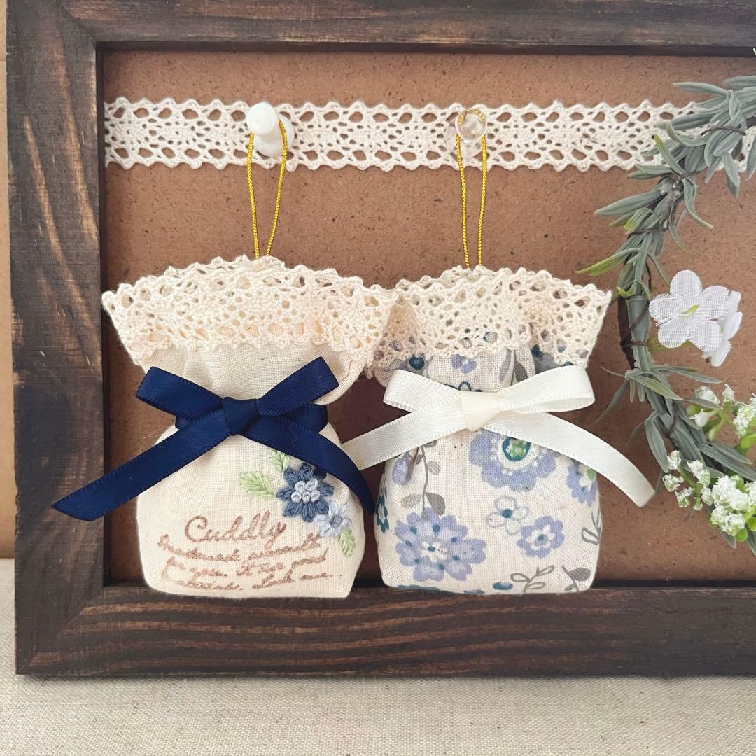 2408-46 ミニストラップサシェ 香り袋 2個組 グレイブルー 花柄 刺繍