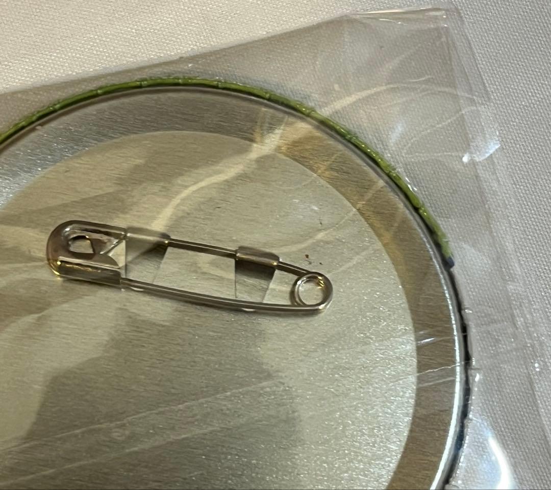 ブルーロック TSUTAYA 制服 ホログラム 缶バッジ 潔世一 100個 - メルカリ