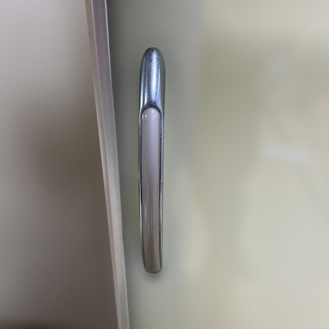 クリーム ガラス扉 スリム キャビネット