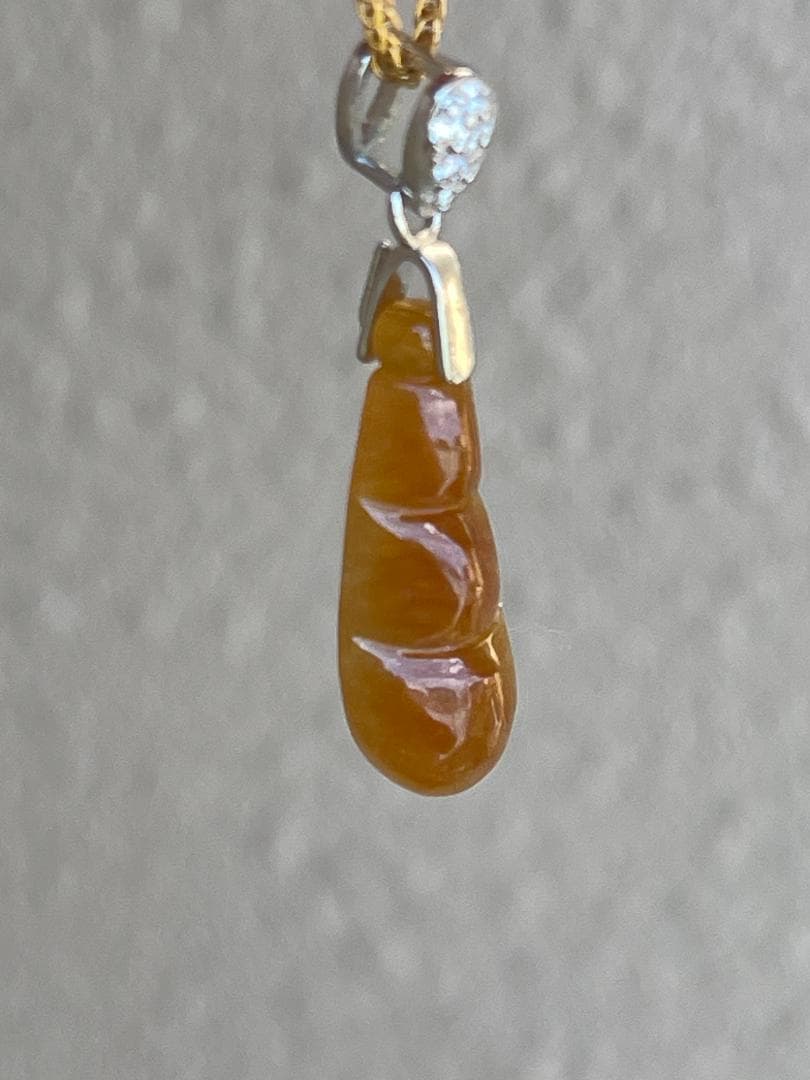 鑑別書付き ミャンマー産 氷種本翡翠 豆モチーフ S925 ペンダント1713