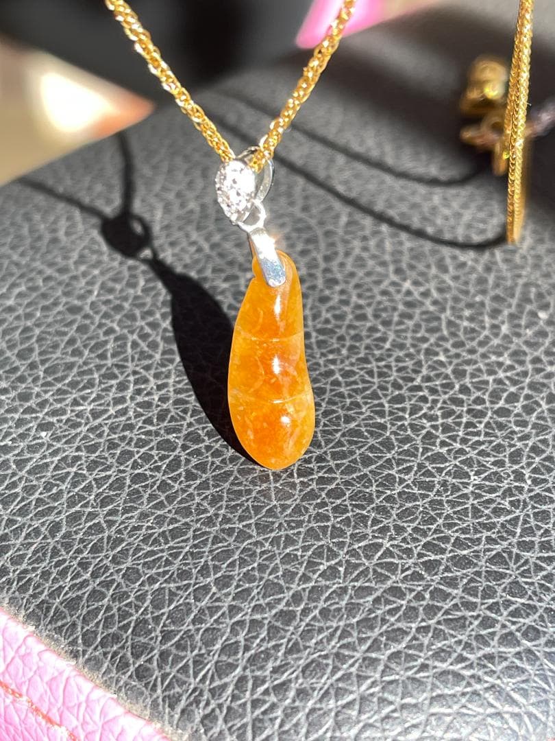 鑑別書付き ミャンマー産 氷種本翡翠 豆モチーフ S925 ペンダント1713