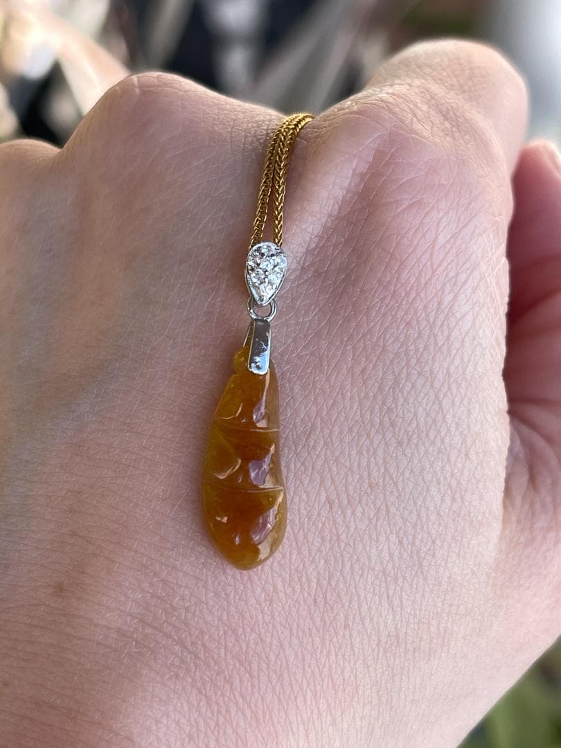 鑑別書付き ミャンマー産 氷種本翡翠 豆モチーフ S925 ペンダント1713