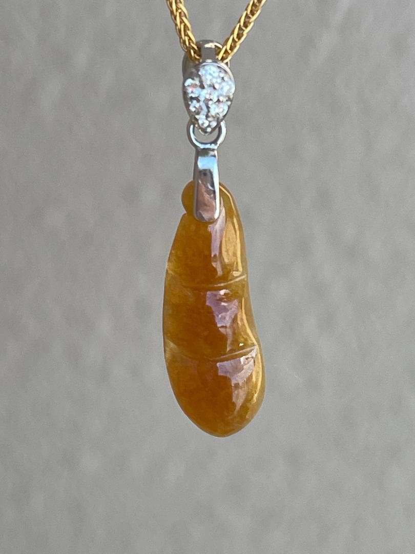 鑑別書付き ミャンマー産 氷種本翡翠 豆モチーフ S925 ペンダント1713