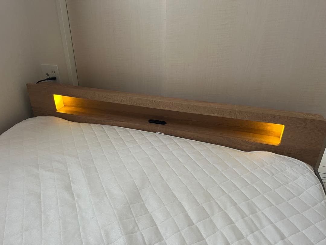 《説明文必読》ダブルサイズ ベッドフレーム フロアベッド 照明&コンセント付き