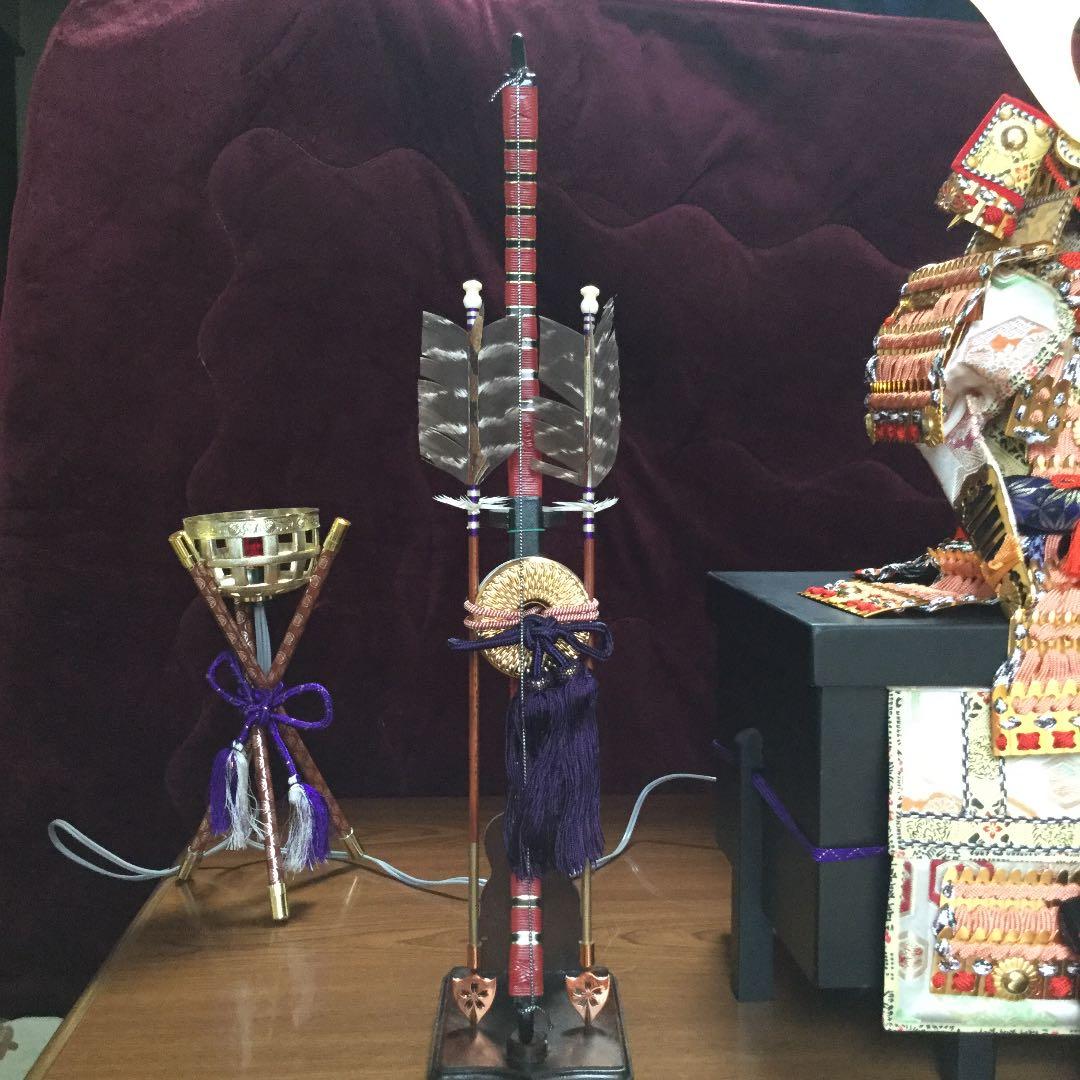 甲冑、御弓太刀飾、かがり火、　金屏風　　(源山作)