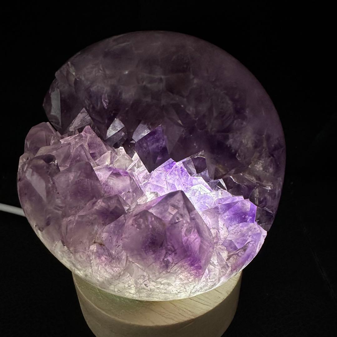 天然石アメジストの笑い口　置物　スフィア　D.79