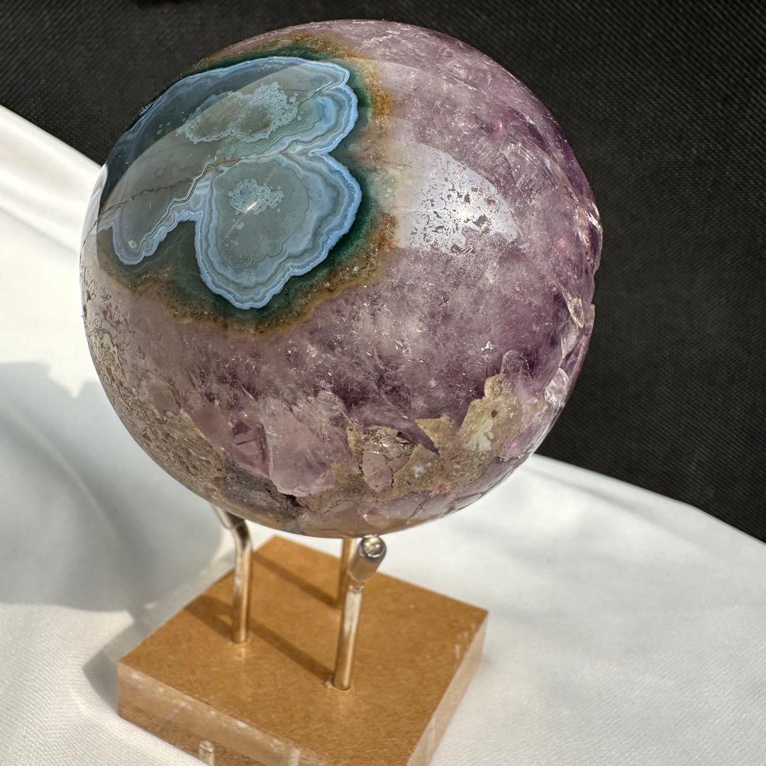 天然石アメジストの笑い口　置物　スフィア　D.79