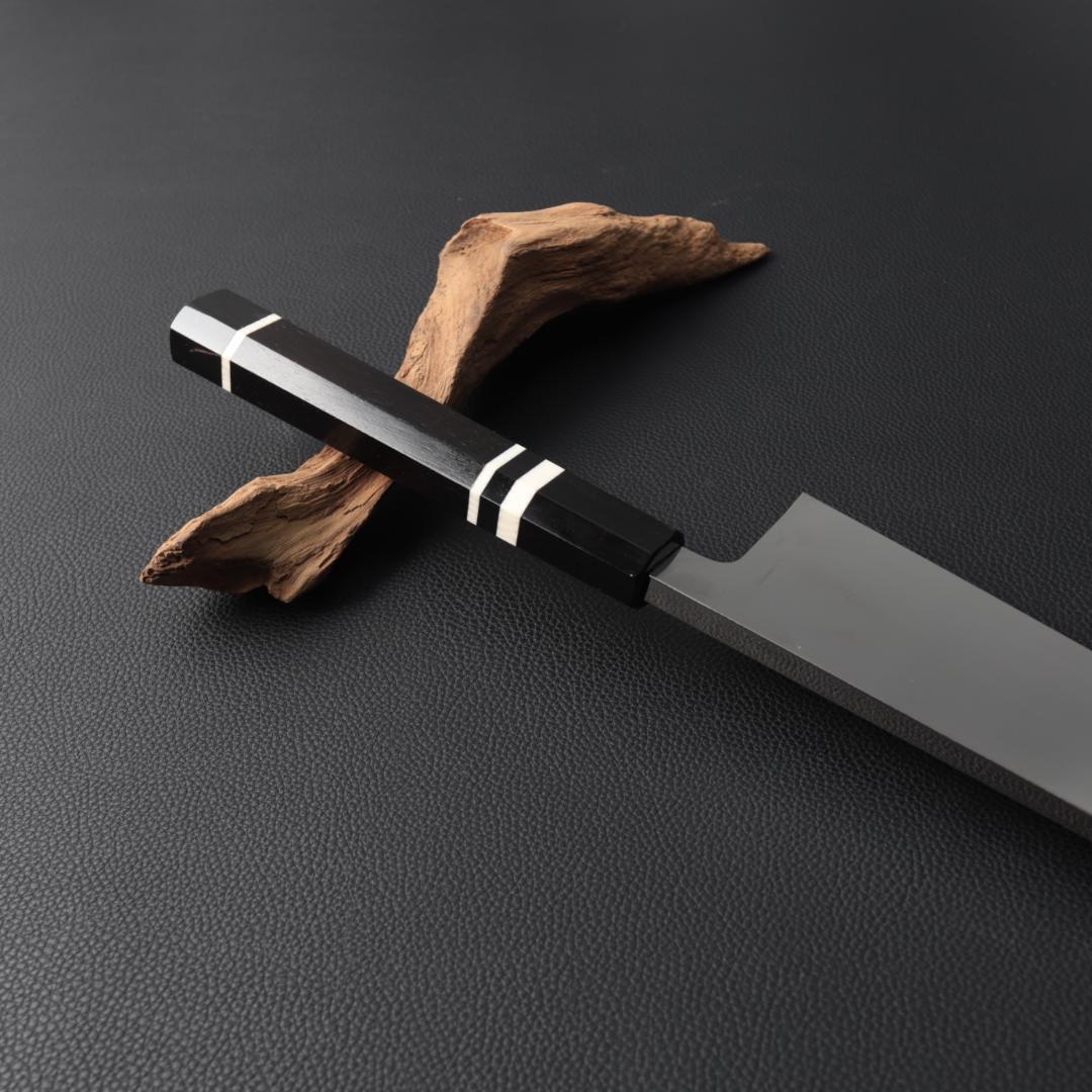 10672鏡面仕上げ出刃包丁 8寸 刺身包丁 本出刃 黒檀黒水牛角白三本巻八角柄