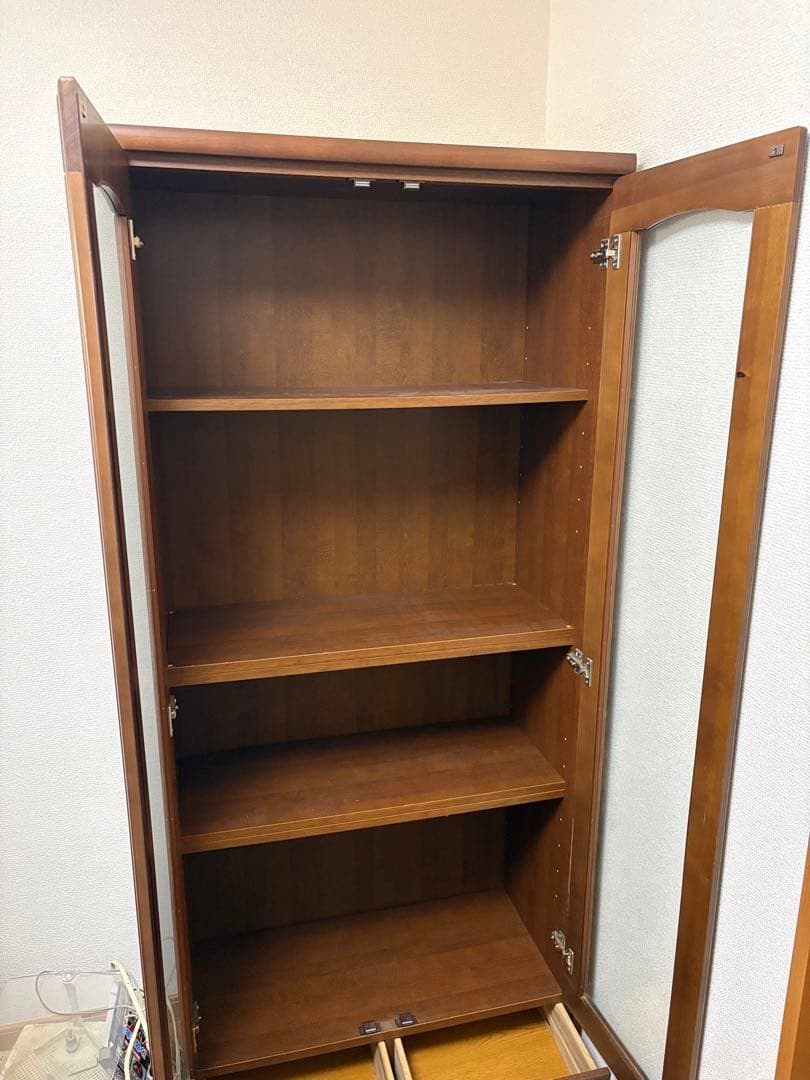 （値下げ実施）木製ガラス扉本棚 4段　引き出し付き