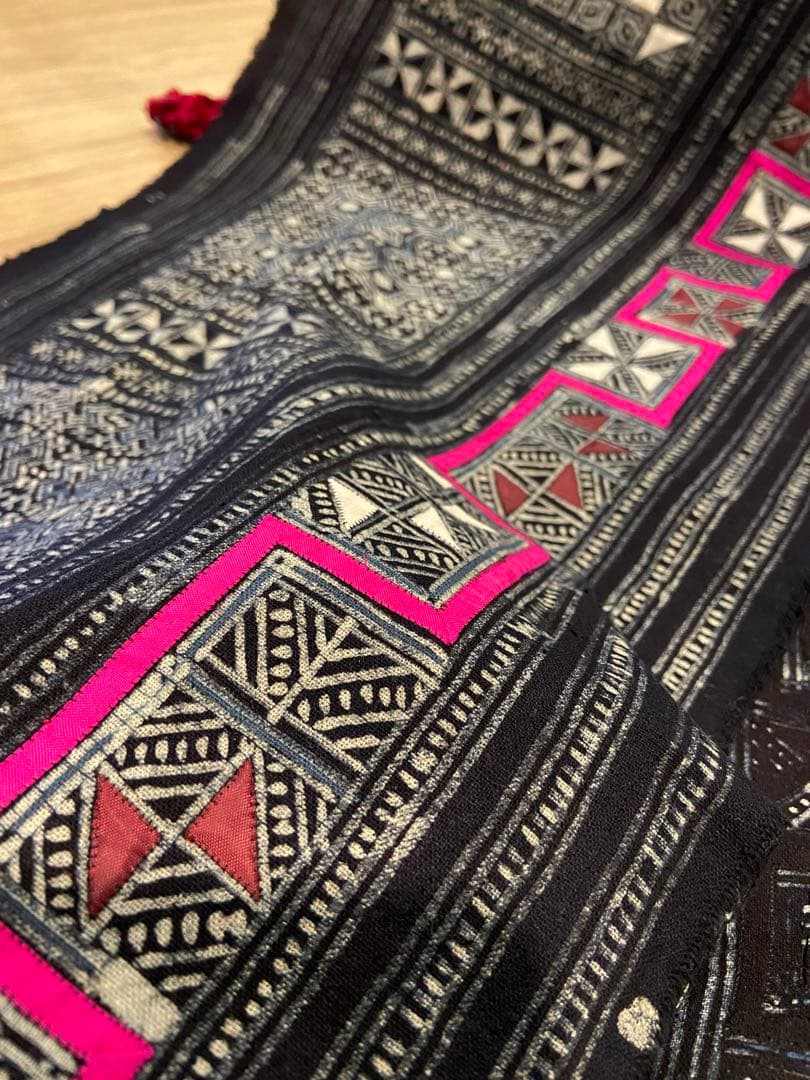 【新品】モン族　手描き染め　一点もの　バティック　5m 少数民族　刺繍　臈纈染