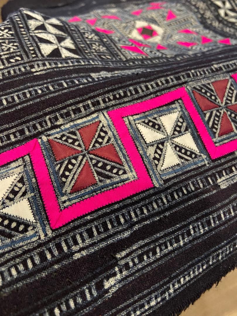 【新品】モン族　手描き染め　一点もの　バティック　5m 少数民族　刺繍　臈纈染