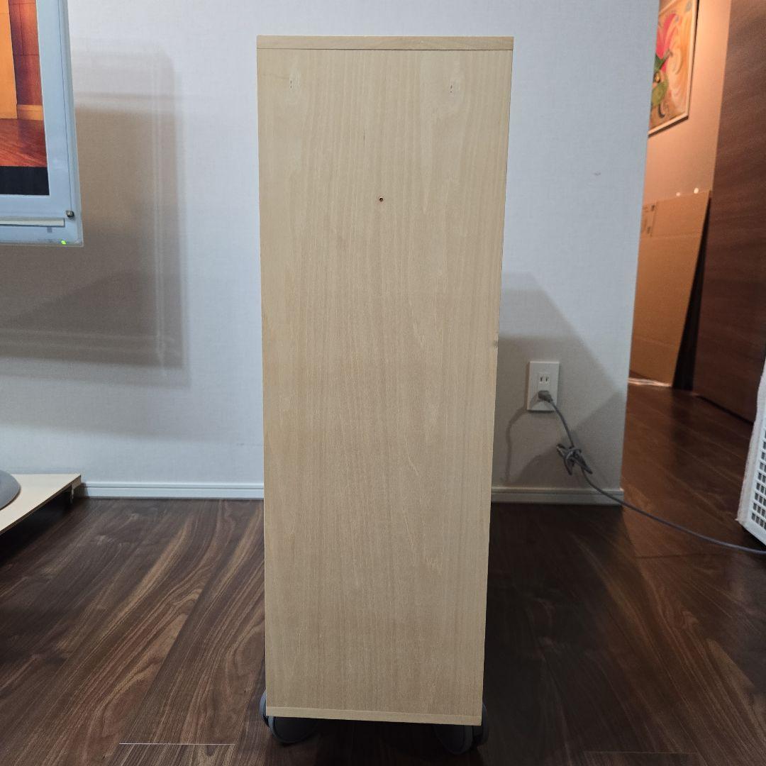 CDラック　木製キャビネット 16仕切り キャスター付き