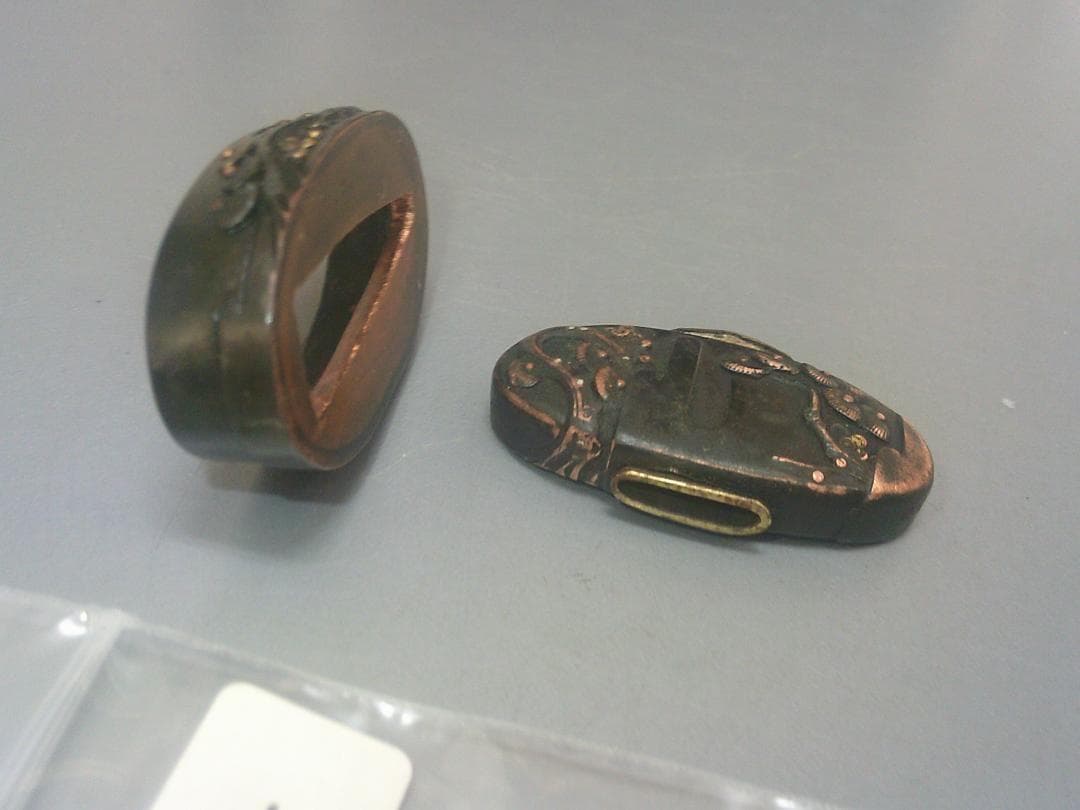 利用！【刀装具部品 縁頭 松木葉文細工 赤銅 小道具・N5