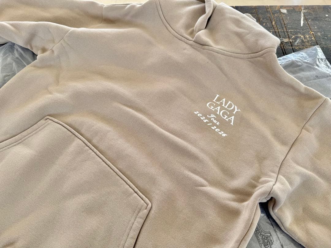 ラスト1つ)新品レディーガガ オペラハウス HOODIE M〜最安値〜 - メルカリ