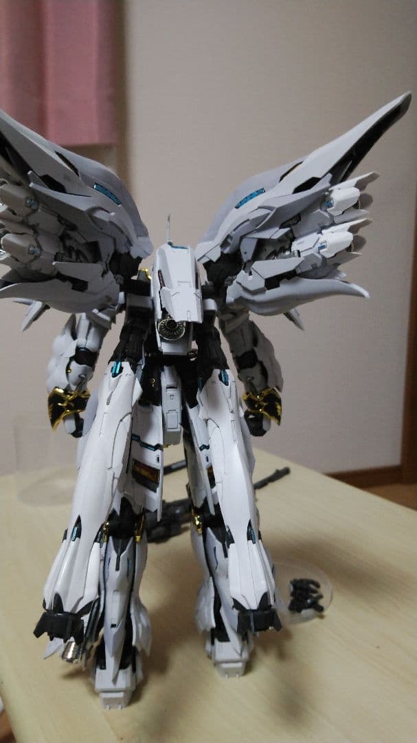 オマケ付き！〈完成品〉海外キットシナンジュ似真紅の三倍速白狼Ver.