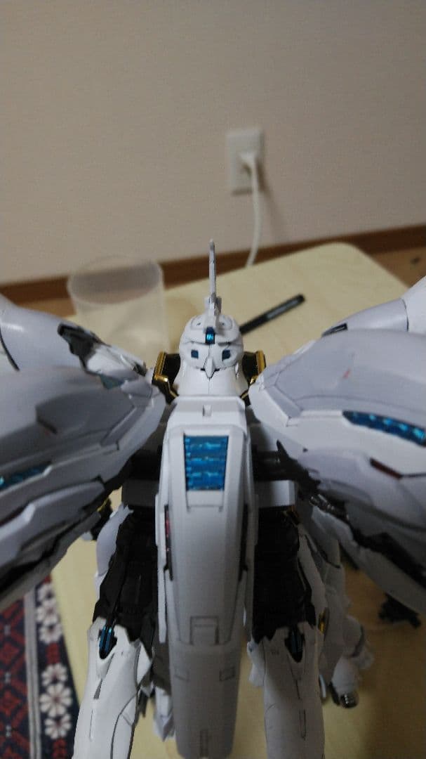 オマケ付き！〈完成品〉海外キットシナンジュ似真紅の三倍速白狼Ver.