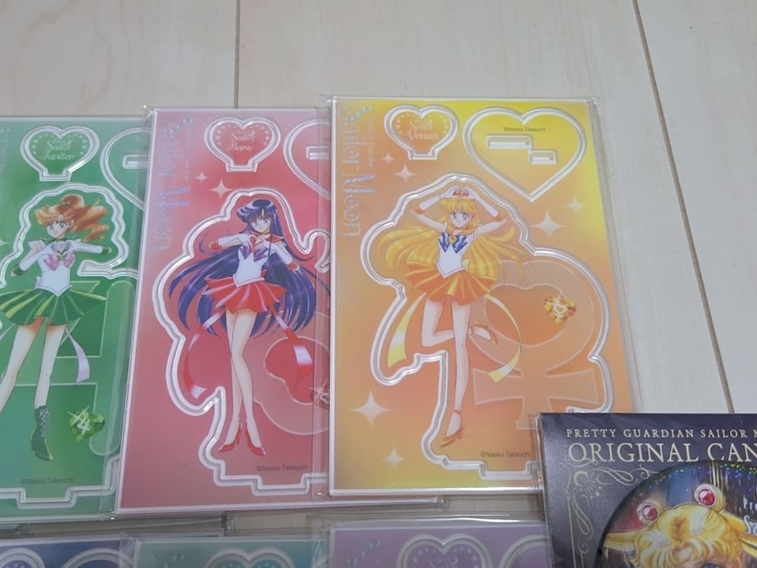 ローソン 美少女戦士セーラームーン アクリルスタンド ミュージアム 缶