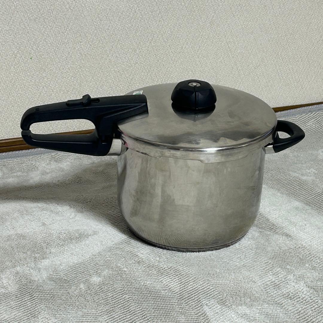 ステンレス圧力鍋 蒸し器付き　フィスラー　vitavit 6リットル　レシピ本付