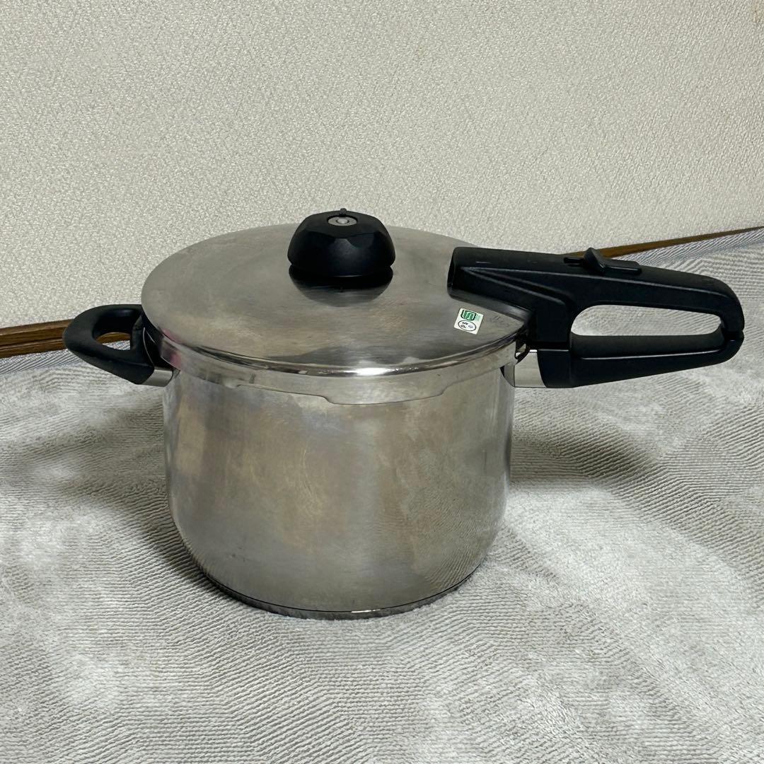 ステンレス圧力鍋 蒸し器付き　フィスラー　vitavit 6リットル　レシピ本付