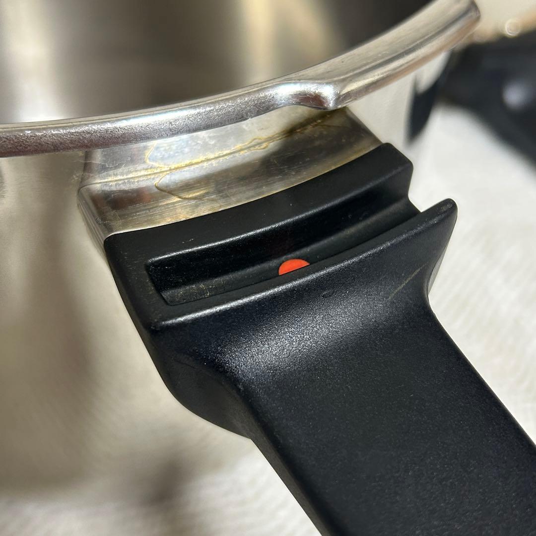 ステンレス圧力鍋 蒸し器付き　フィスラー　vitavit 6リットル　レシピ本付