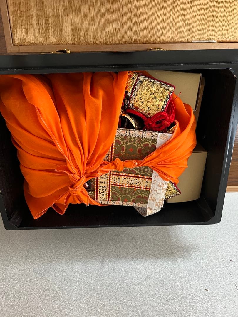 五月人形 端午の節句　菊水作　兜・鎧・甲冑の豪華な赤と金 約80cm