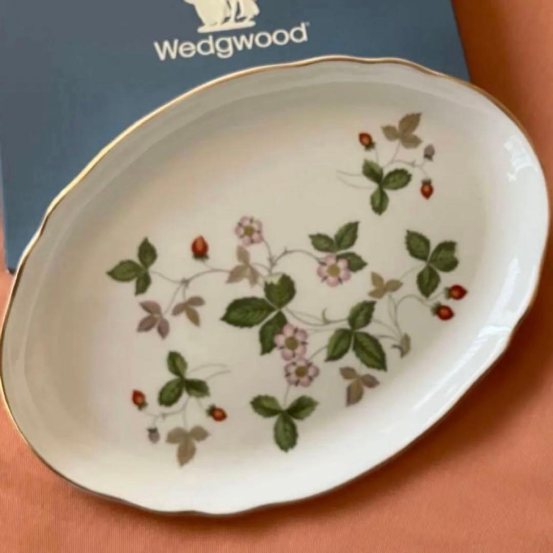ウェッジウッド ワイルドストロベリー オーバルプレート 黒壺 英国製