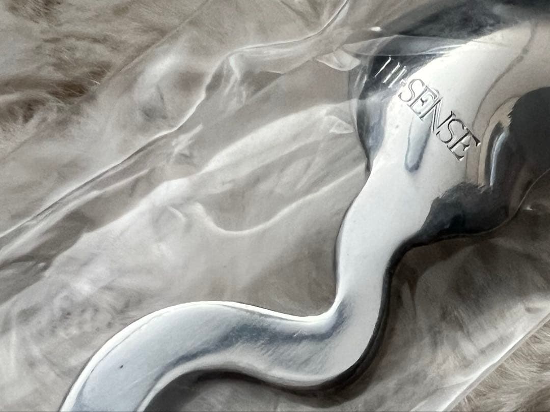 グラフィックデザイナー福田繁雄　カトラリー　福田繁雄デザインスプーン〈くねくね〉