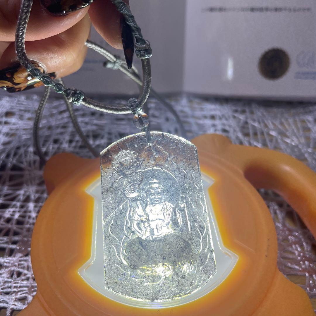 ヘイロフスキー鉱インクォーツ　不動明王彫り(国内鑑定書付き)